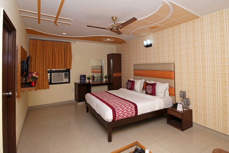 Hotel Oyo 7353 Ambrosia