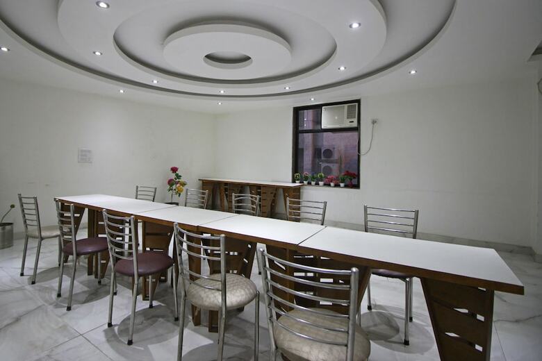 Hotel Oyo 7353 Ambrosia