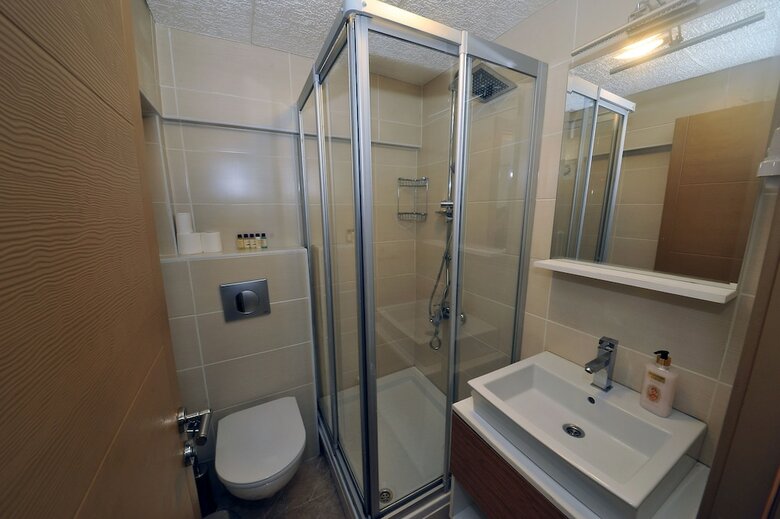 Hotel Aiza Suites