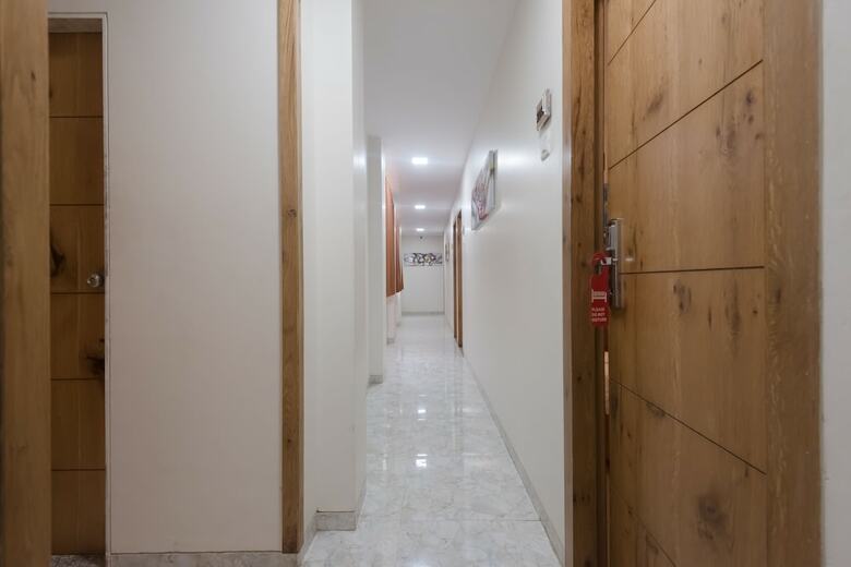Oyo 8490 Hotel Grandeur