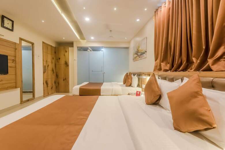 Oyo 8490 Hotel Grandeur