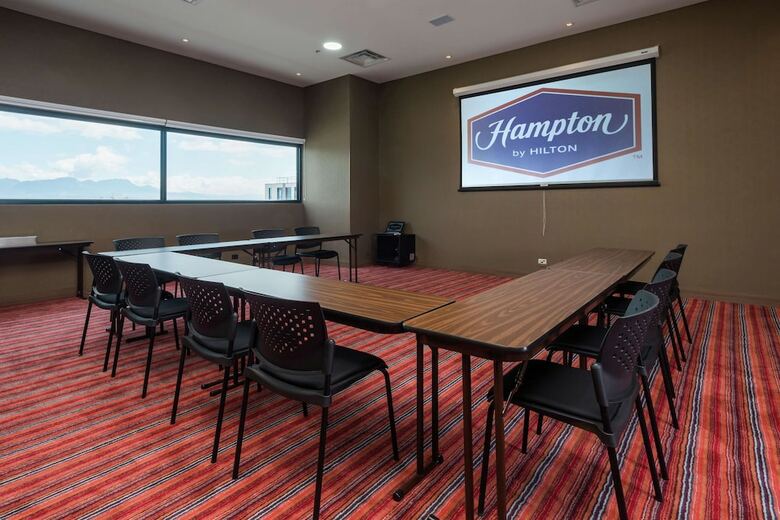 Hotel Hampton By Hilton Bogota Airport