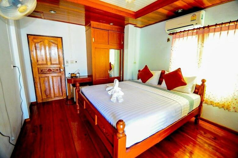 Hotel Lenoi Buri Homestay