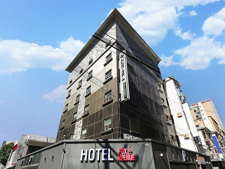 Fox Avenue Hotel