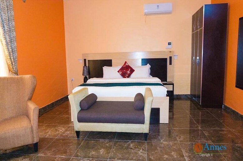 Hotel Annes Luxury Suites Ltd