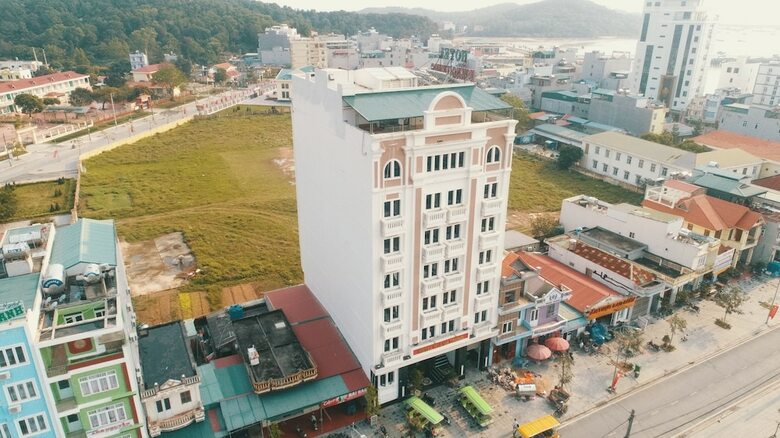Hoang Trung Co To Hotel