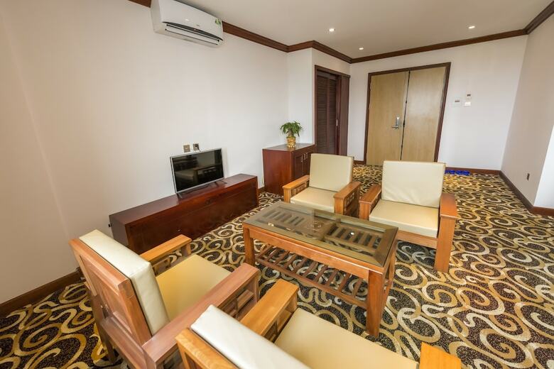 Hoang Trung Co To Hotel