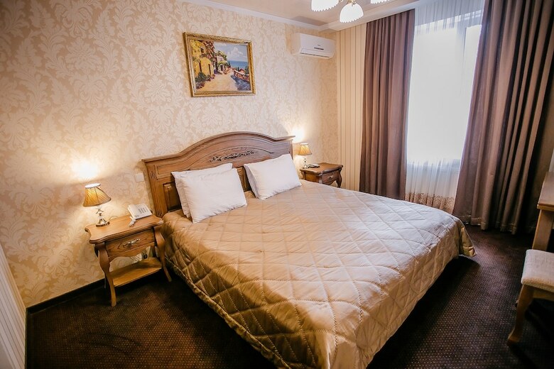 Aristocrat Hotel