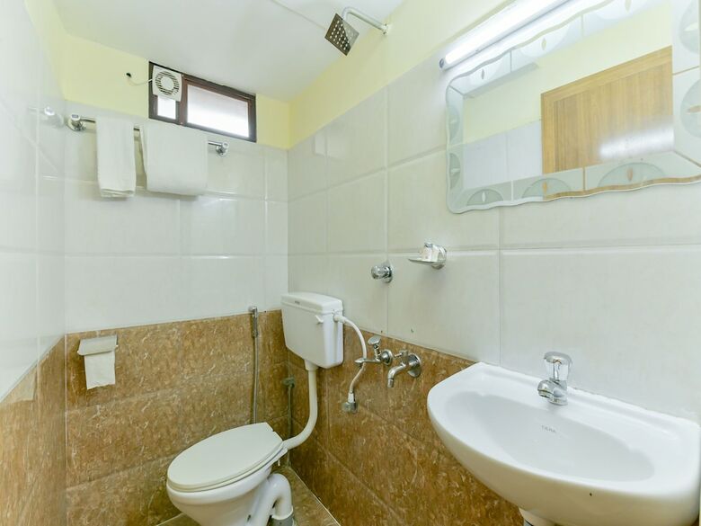 Hotel Oyo 8214 Malabar Plaza Residency 1