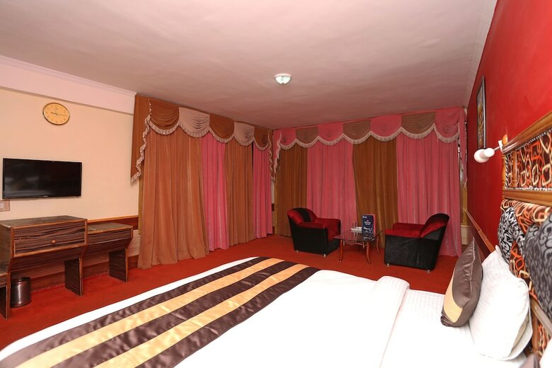 Oyo 8895 Hotel Pine Grove