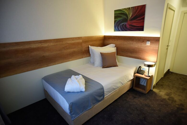 Santiny Hotel & Restaurant