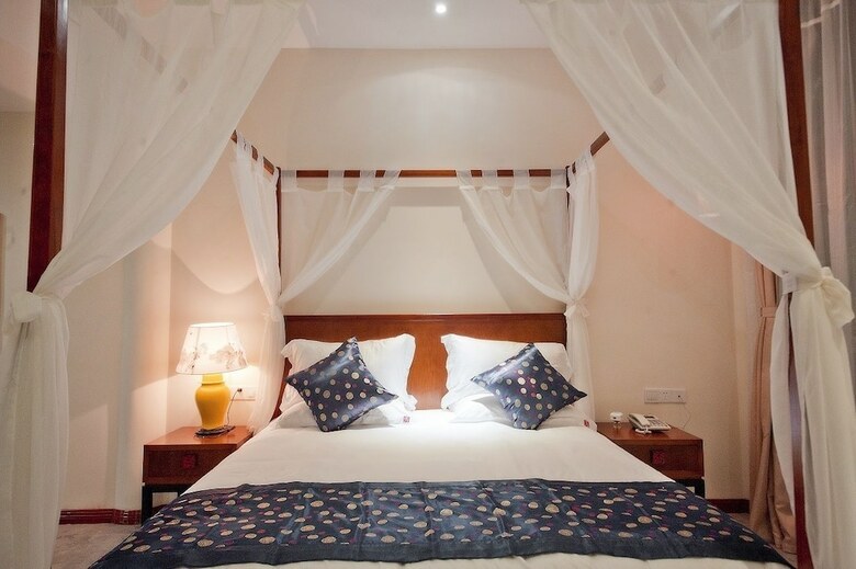 Guilin Crystal Crescent Moon Hotel