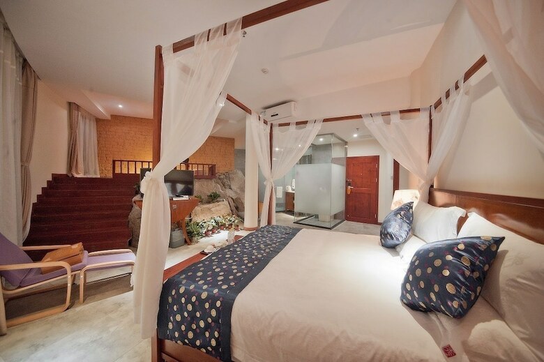 Guilin Crystal Crescent Moon Hotel