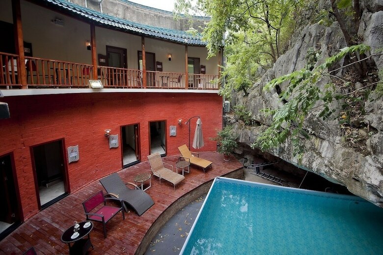 Guilin Crystal Crescent Moon Hotel