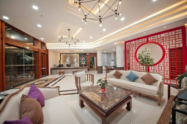 Guilin Crystal Crescent Moon Hotel