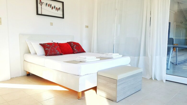 Bungalow White Apartments And Suites