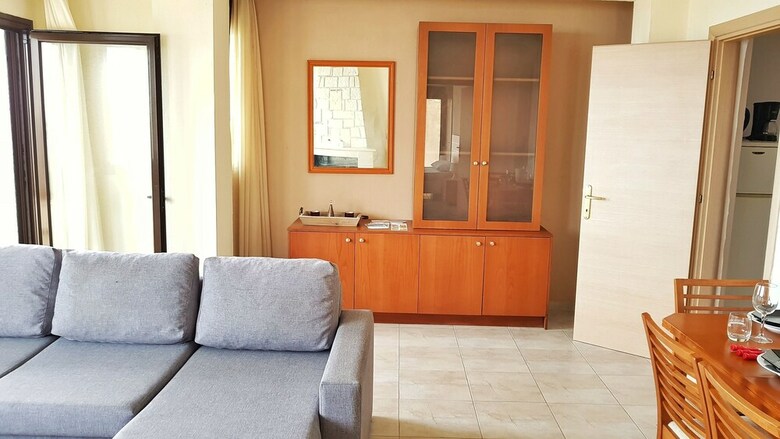 Bungalow White Apartments And Suites