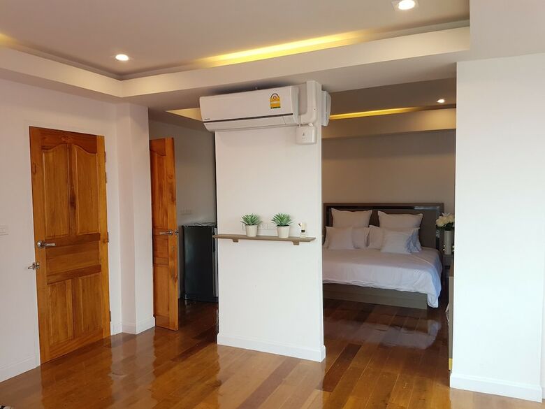Hotel S.e.t Thanmongkol Residence