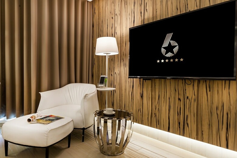 6 Star Motel
