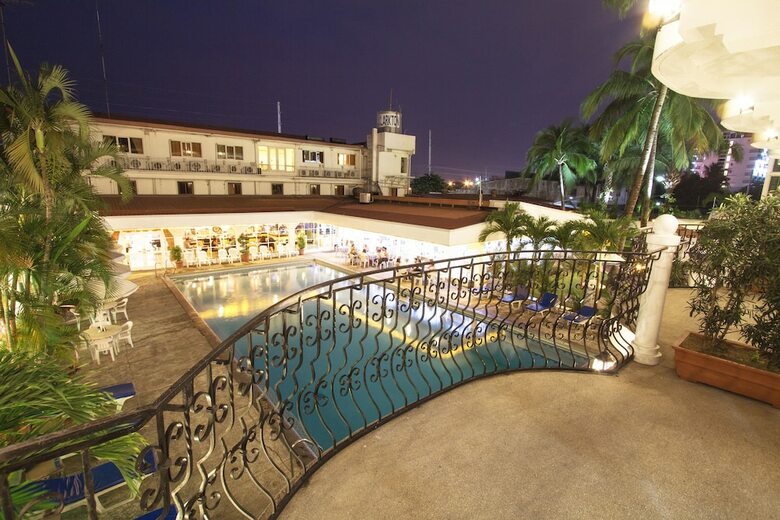Clarkton Hotel