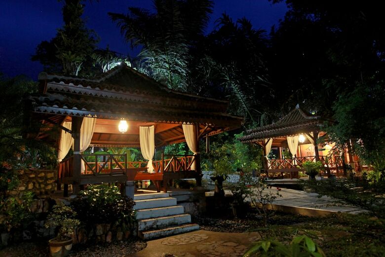 Green Tropical Village Hotel & Resort