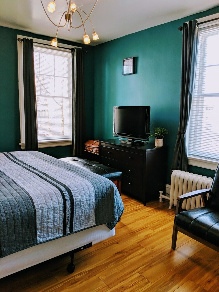 Posada Chelsea Pub & Inn