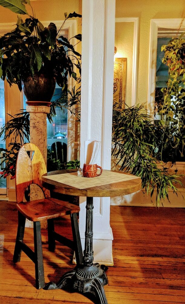 Posada Chelsea Pub & Inn