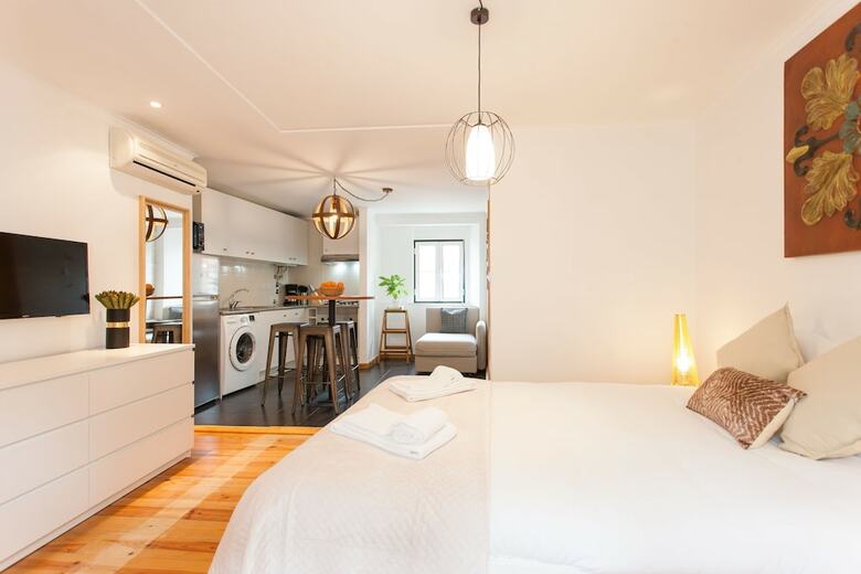 Moniz Studio Apartment - By Lu Holidays