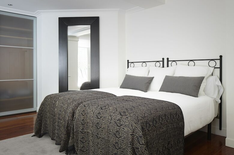 Playa de La Concha 3 Apartment By Feelfree Rentals