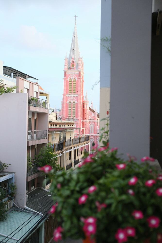 Hotel The Nguyens Caf� Dct