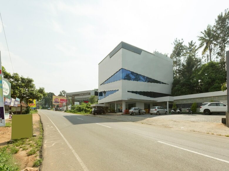 Oyo 9122 Hotel Ivory Grande