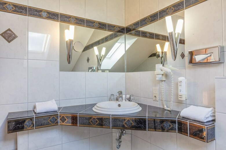 Sport- Und Tagungshotel De Poort