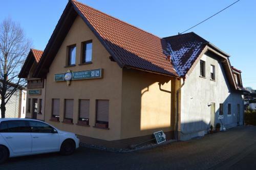 Hostal Gasthaus Und Pension Mombergstube