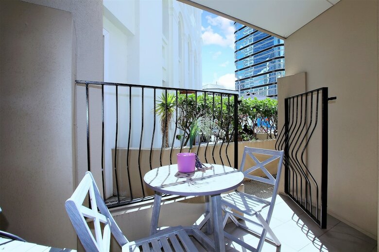 Beautiful Apartment With Patio