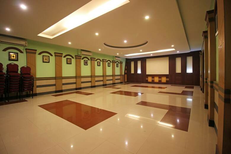 Oyo 3058 Hotel Vishal Plaza