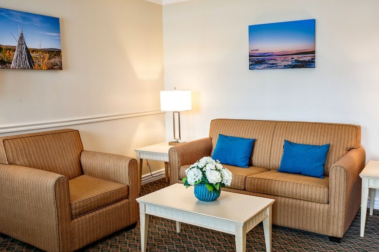 Hotel Royal Inn & Suites