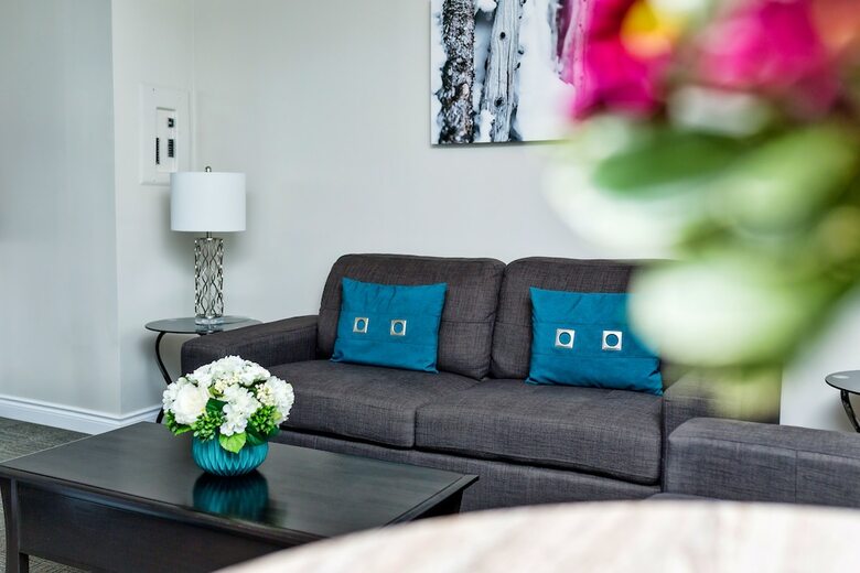 Hotel Royal Inn & Suites