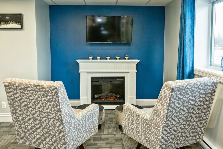 Hotel Royal Inn & Suites