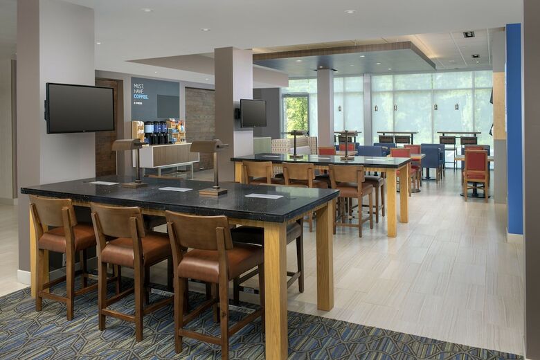 Hotel Holiday Inn Express And Suites North Brunswick