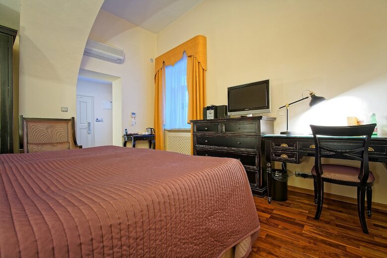Skaritz Hotel And Residence