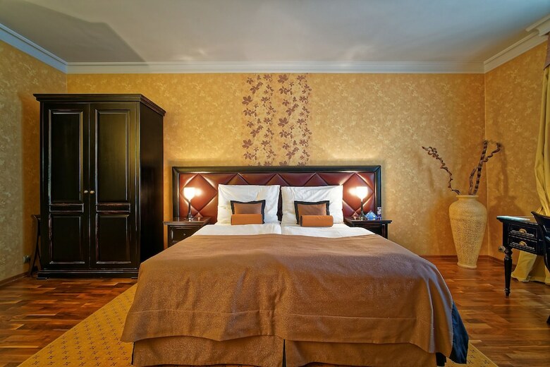 Skaritz Hotel And Residence