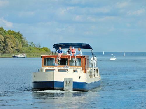 Kuhnle-tours Bootshaus Zeuthen
