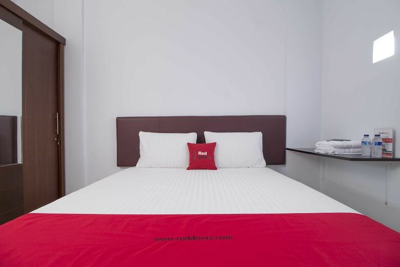 Hotel Reddoorz Near Siloam Karawaci 2