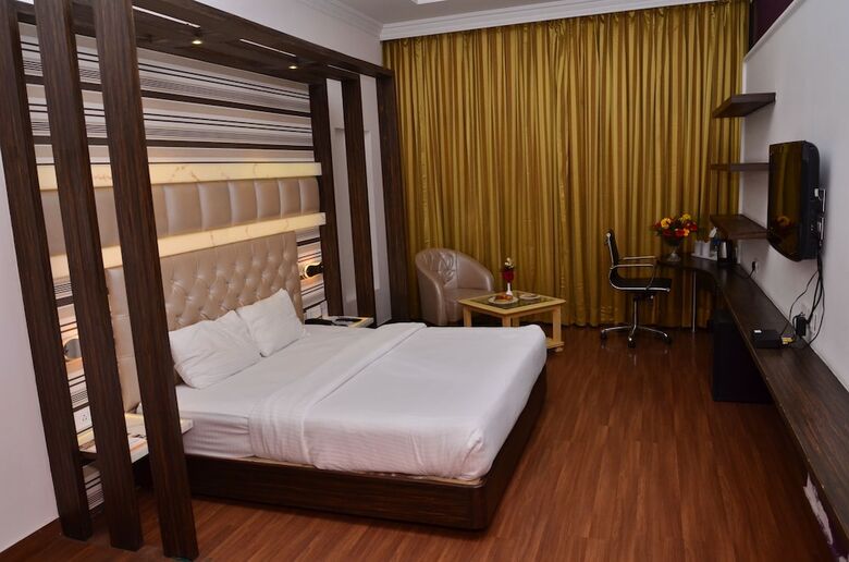Palette - Hotel K C Cross Road