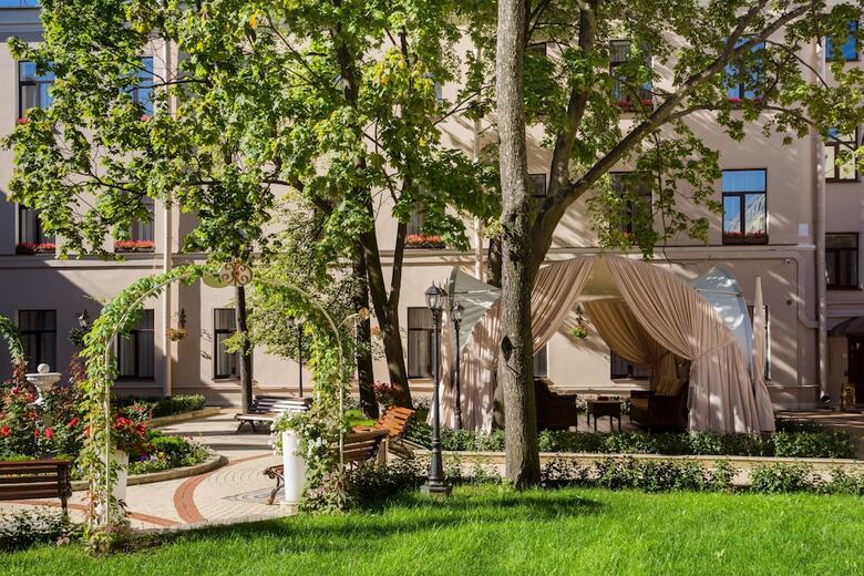 Hotel Brullov Mansion