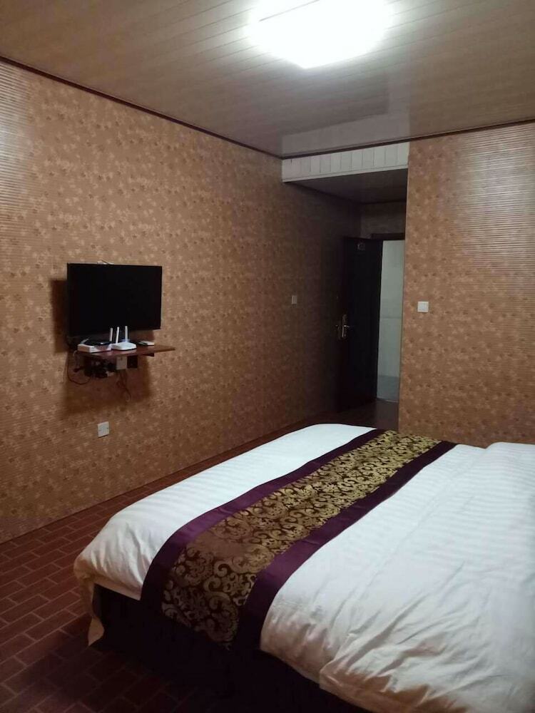 Huayun Business Hotel
