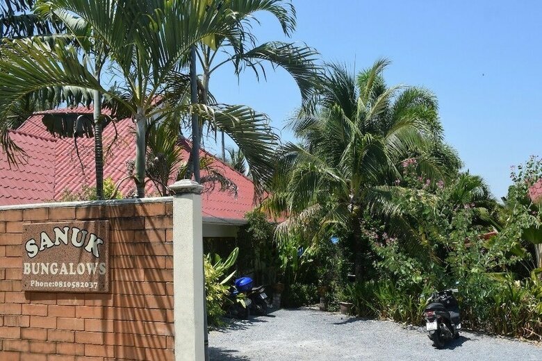 Villa Sanuk Bungalows