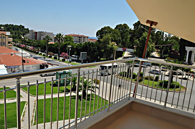 Ceren Family Suit Hotel