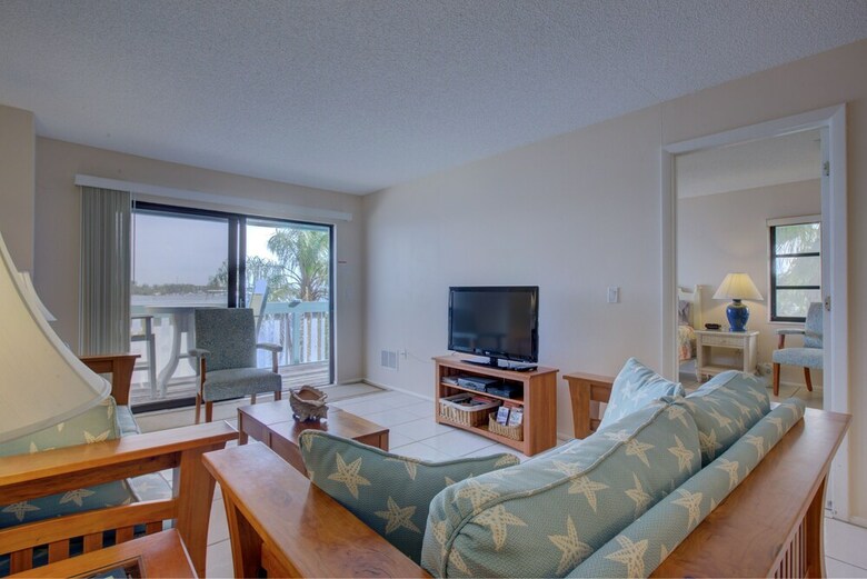 Beach Palms 6b By Anna Maria