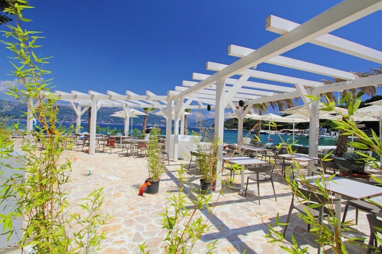 Aparthotel Kalamota Beach House